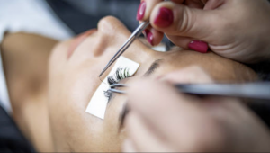 How to Go Above and Beyond for First-Time Lash Clients